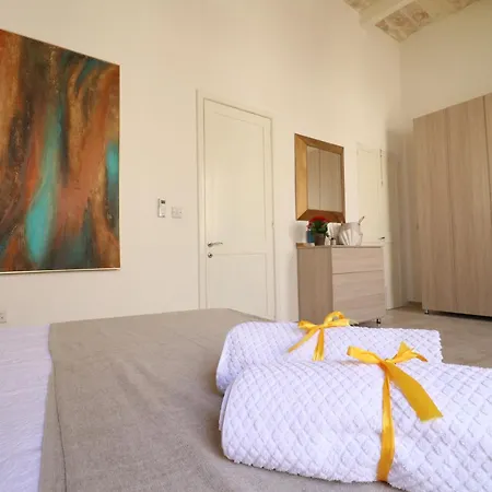 Sengleana - Scenic Waterfront House, With Lift بيت للعطل