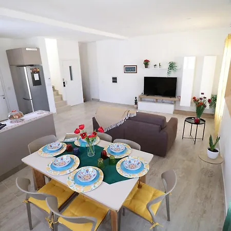 Sengleana - Scenic Waterfront House, With Lift Senglea